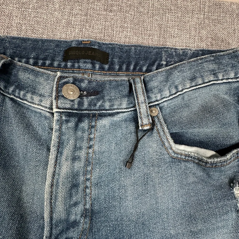Uniqlo Slim Straight Low Jeans Mens 32x31 Blue Distressed Kaihara Fabric Denim